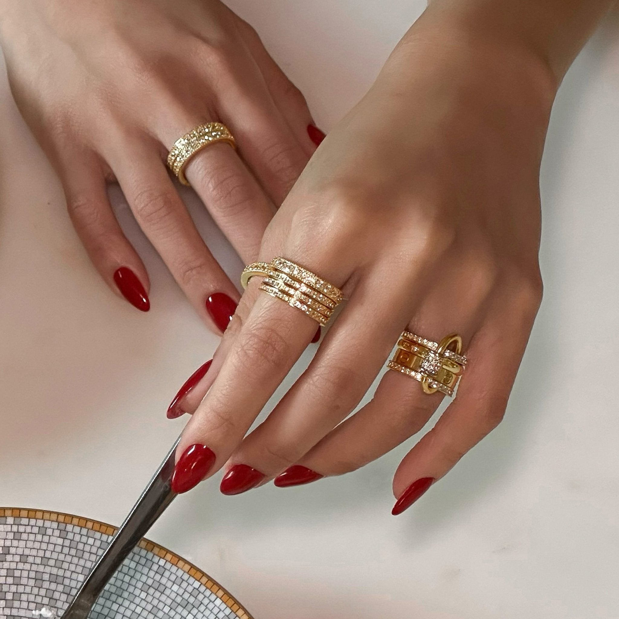 Holly Ring - SILENT SCREAM